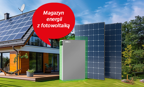 Ilustracja przedstawia dom z panelami fotowoltaicznymi na dachu obok prezentowany jest zestaw paneli z magazynem energii. W czerwonym dymku napis Magazyn energii z fotowoltaiką