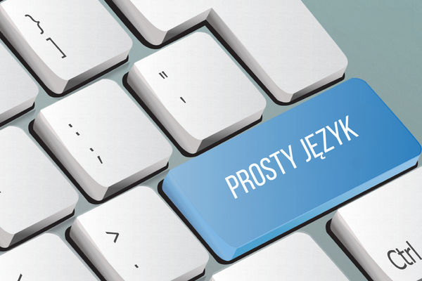 fragment klawiatury komputerowej, na której enter jest zastąpiony napisem prosty język
